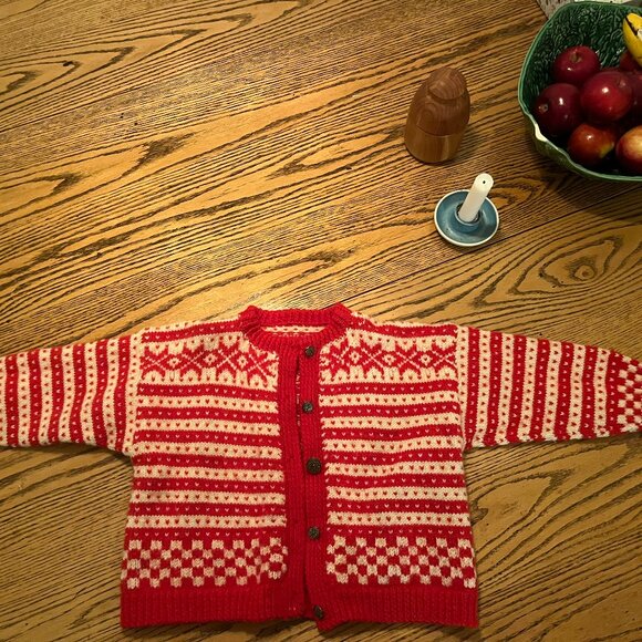 Norwegian hand-knit childrens sweater - Picture 1 of 2
